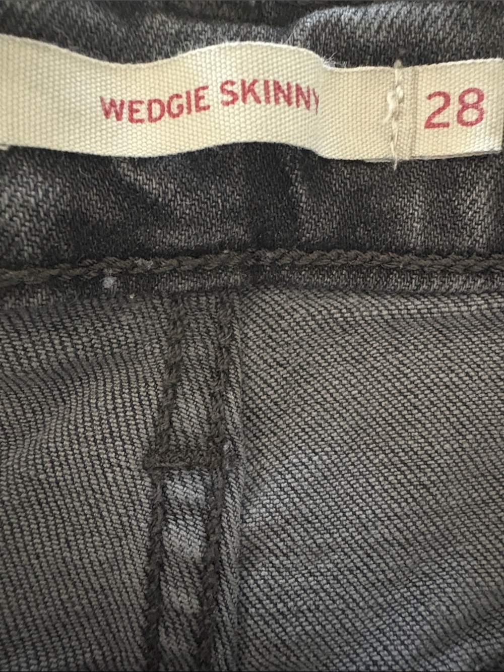 Levi’s Wedgie Skinny Jeans in Faded Black - Picture 3 of 4